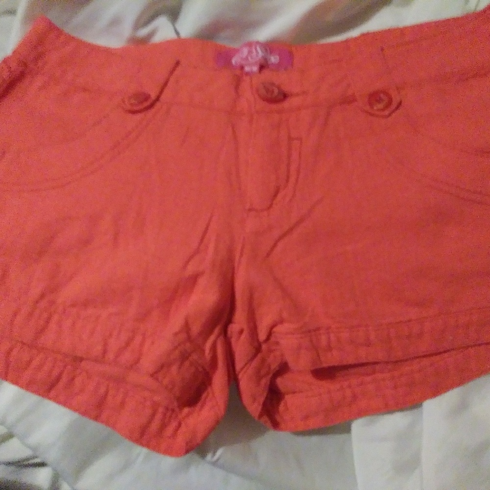 Ci Sono short-between a coral and pink shade